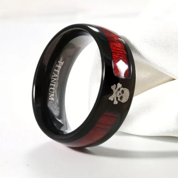 MENS BLACK PLATED TITANIUM RING WITH WHISKEY 🥃 BARREL INSIDE - Picture 3 of 9